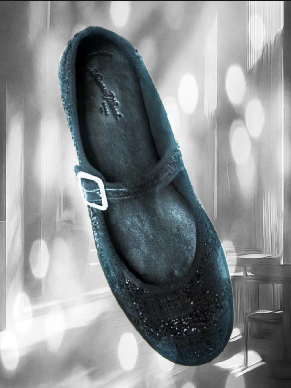 Women's Halston Flats with Memory Foam Insole - Universal
Thread Black 10